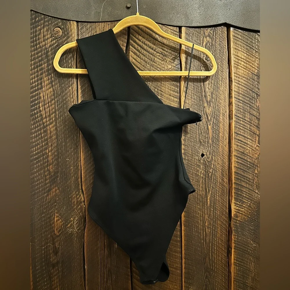 Superdown one shoulder bodysuit, like new worn once xs - Picture 6 of 7